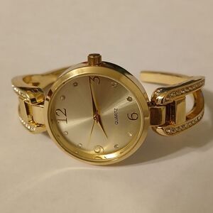 Women's Gold Tone Round Dial Rhinestone Accent Elegant Quartz Bracelet Watch